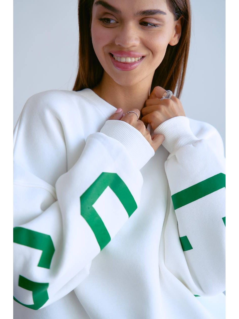 Стильний світшот на флісі з написом молочного кольору 28971