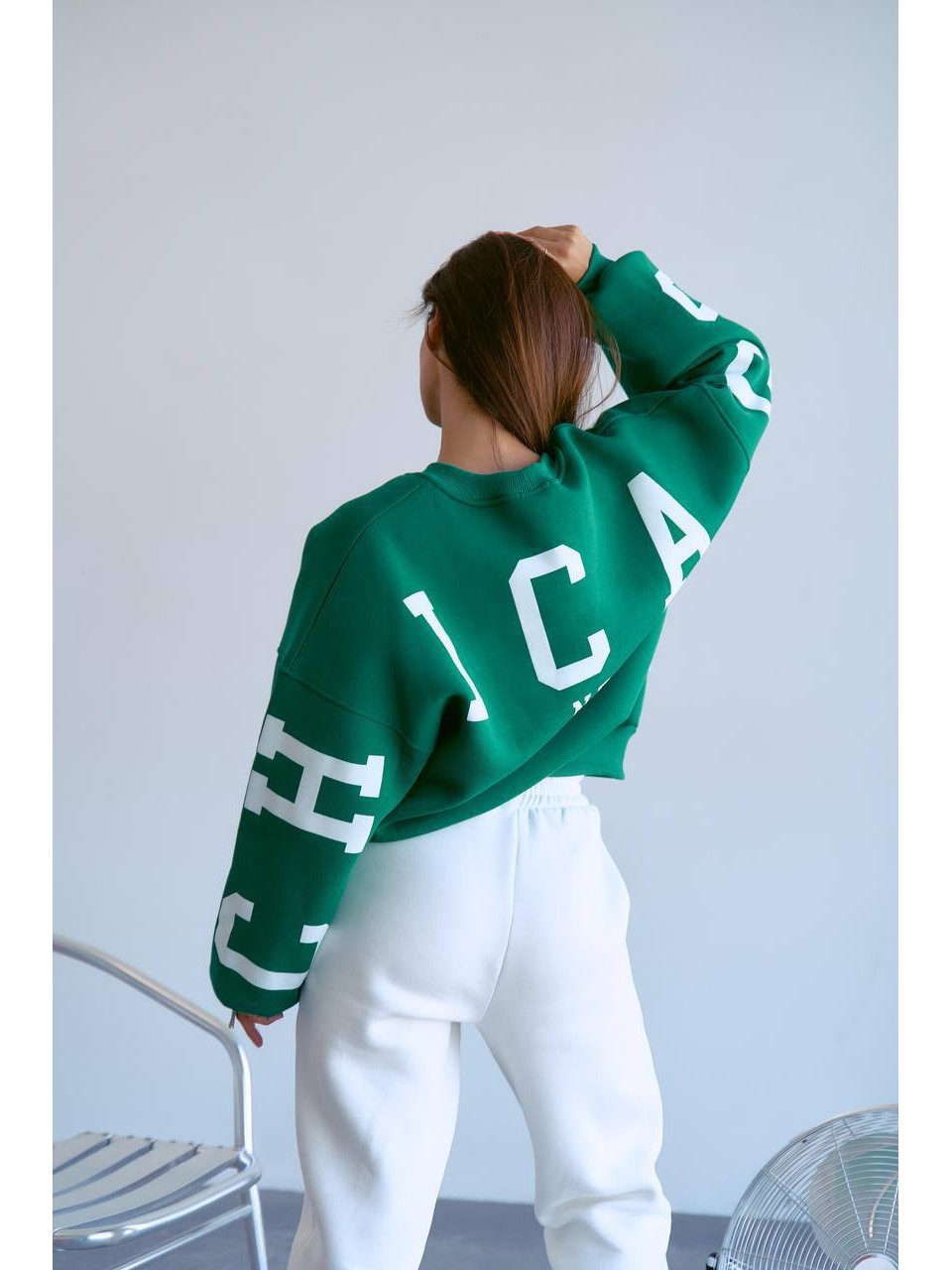 Стильний світшот на флісі з написом зеленого кольору 28968