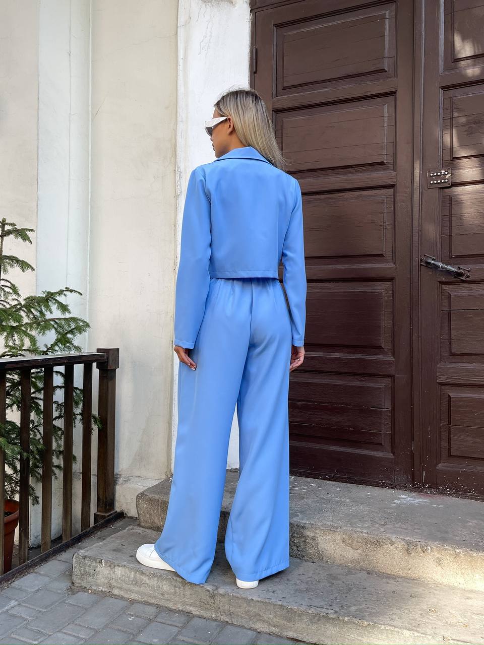 Стильний, жіночий костюм блакитного кольору 28714