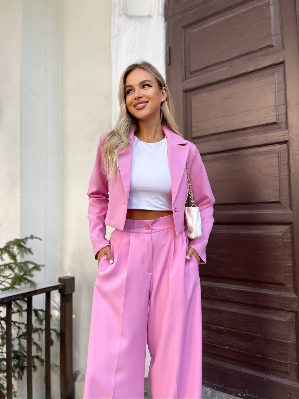 Стильний, жіночий костюм рожевого кольору 28718