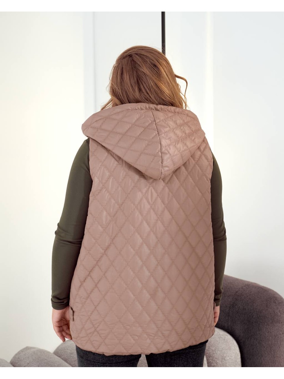 Стьобана жіноча жилетка бежевого кольору 34461