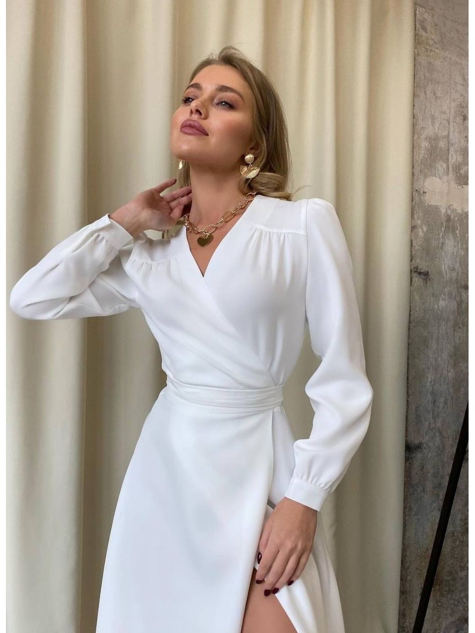 Платье миди на запах молочного цвета 34470