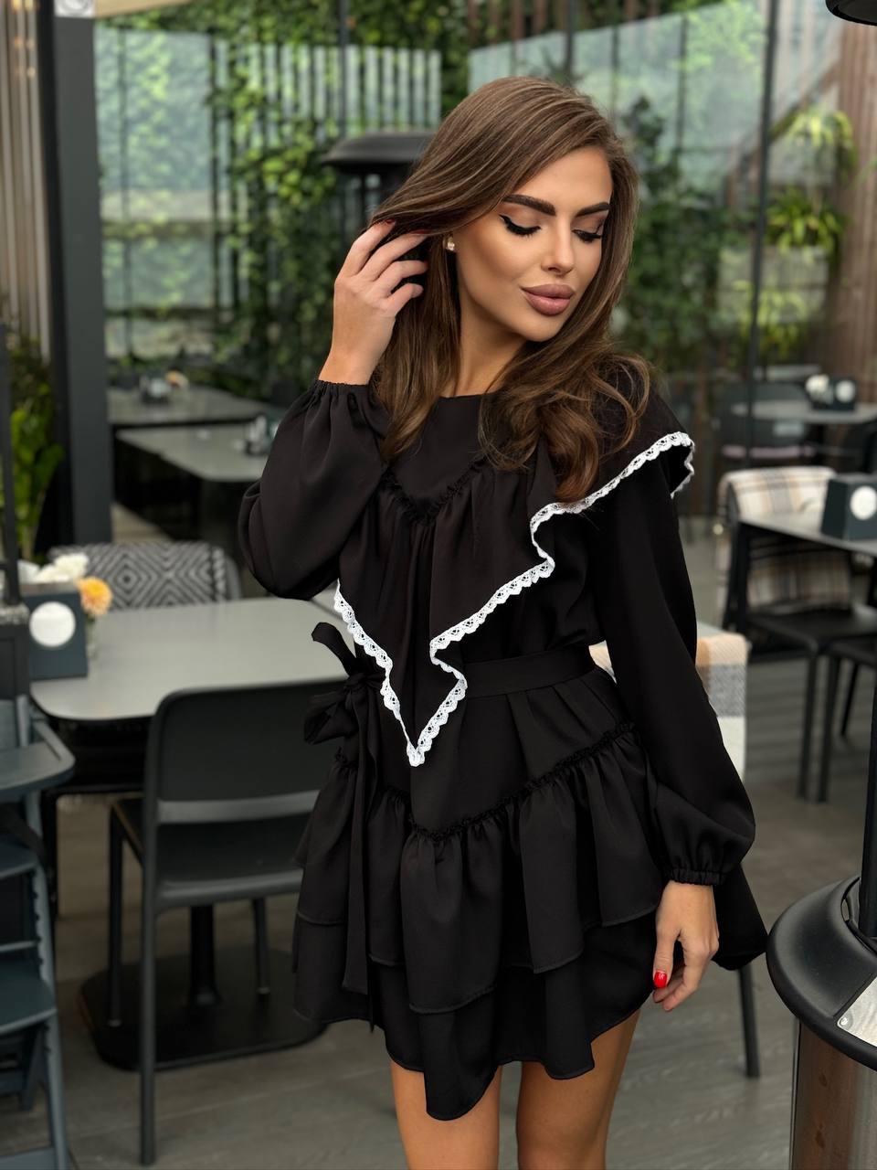 Платье мини с воланами черного цвета 35124