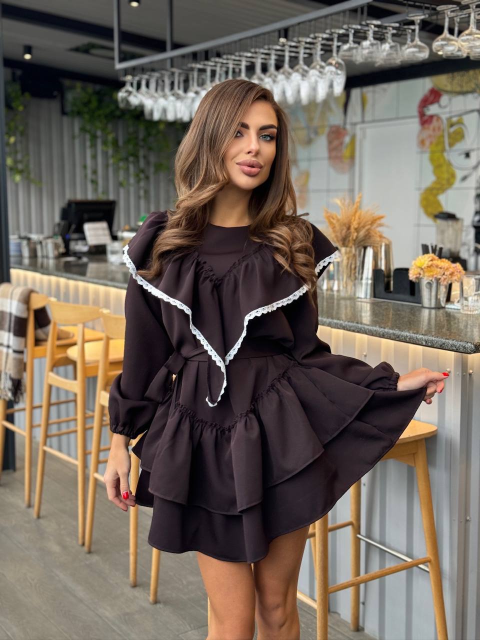 Платье мини с воланами коричневого цвета 35125