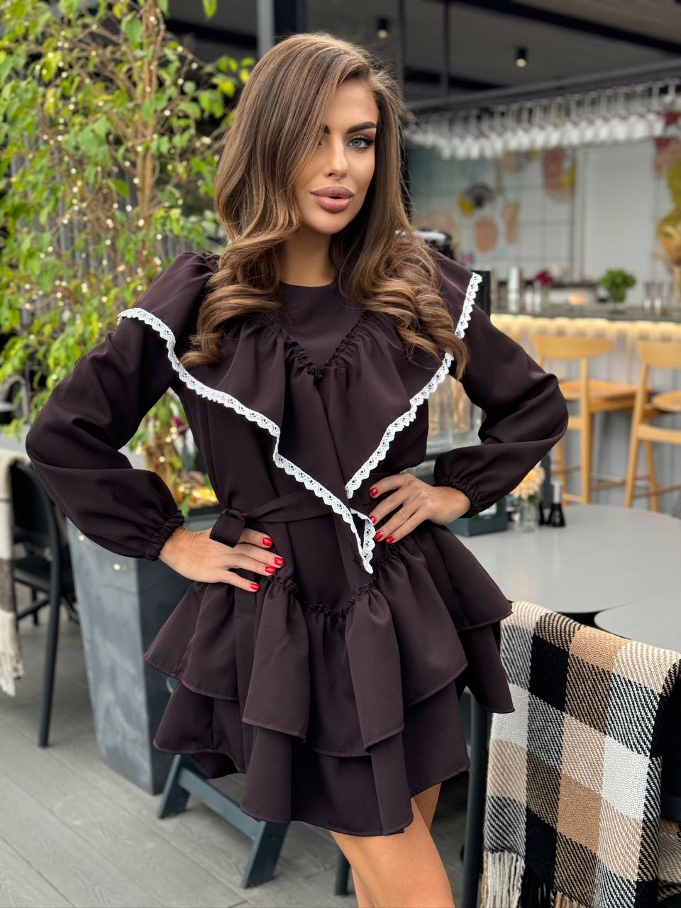 Платье мини с воланами коричневого цвета 35125