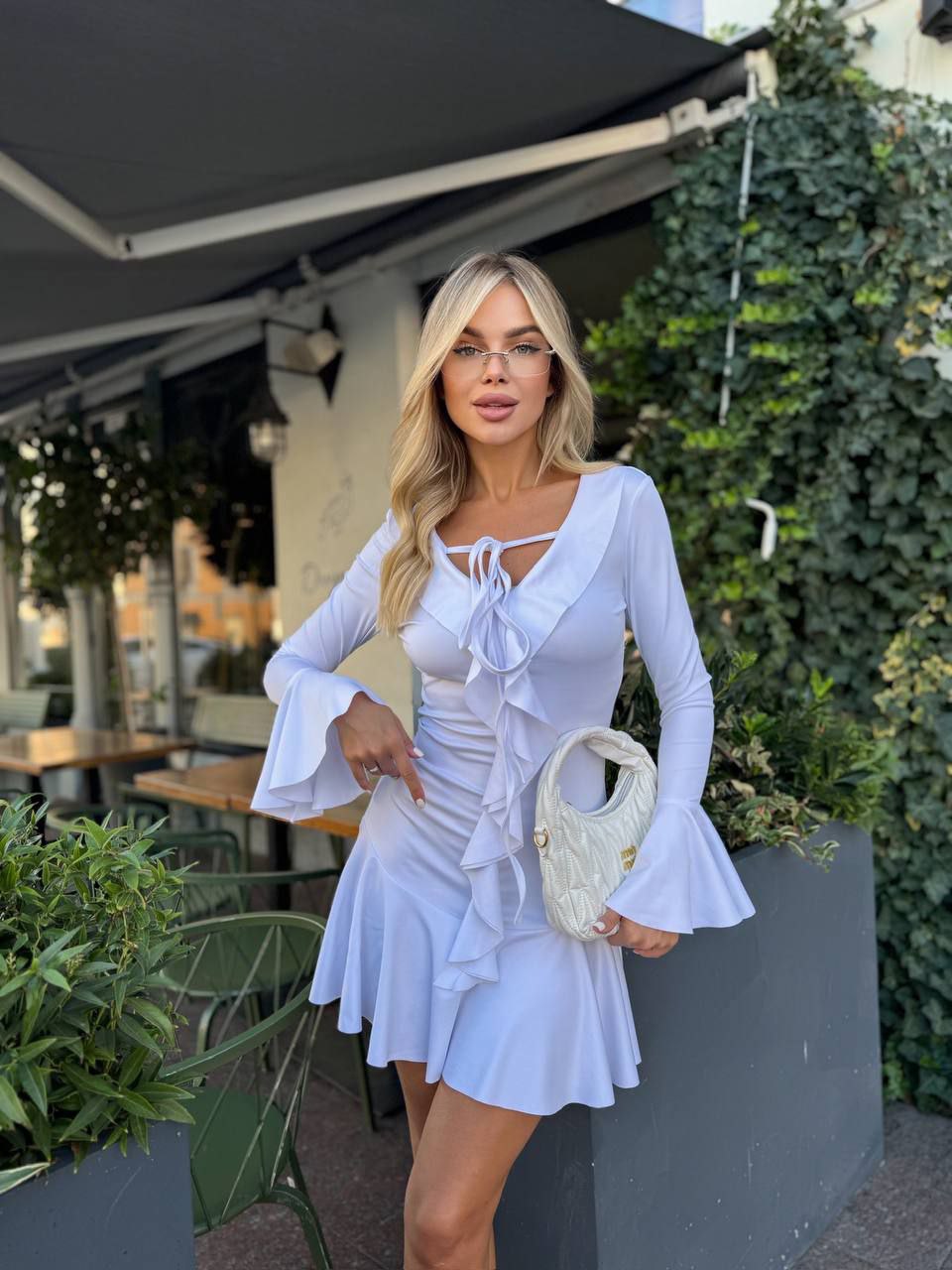 Платье мини с воланами молочного цвета 35343