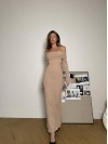 Тепла сукня максі зi спущеними плечима бежевого кольору 35495