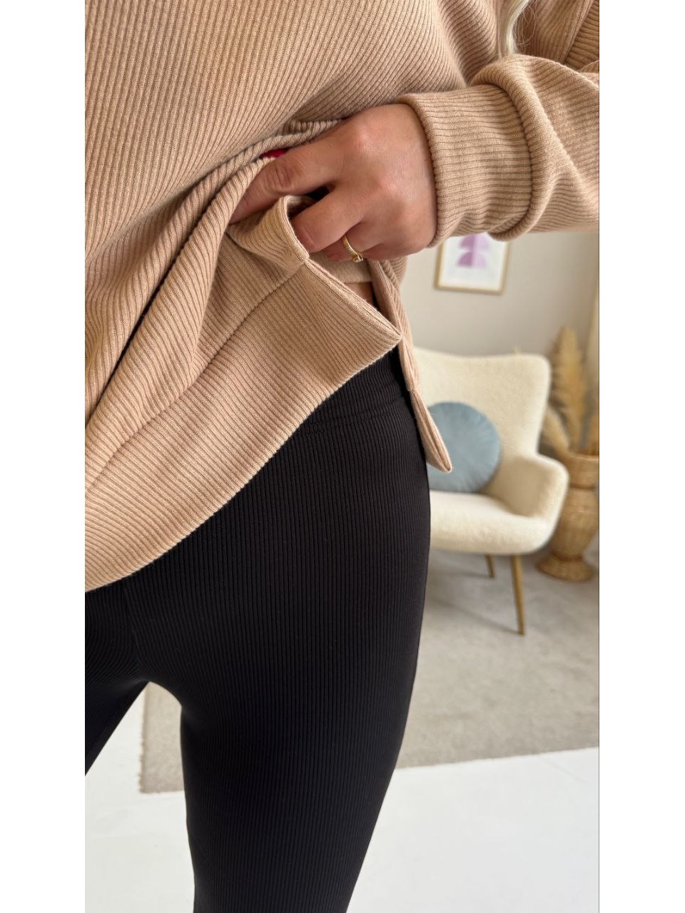 Теплий жiночий комплект лосiни+кофта бежевого кольору 35820