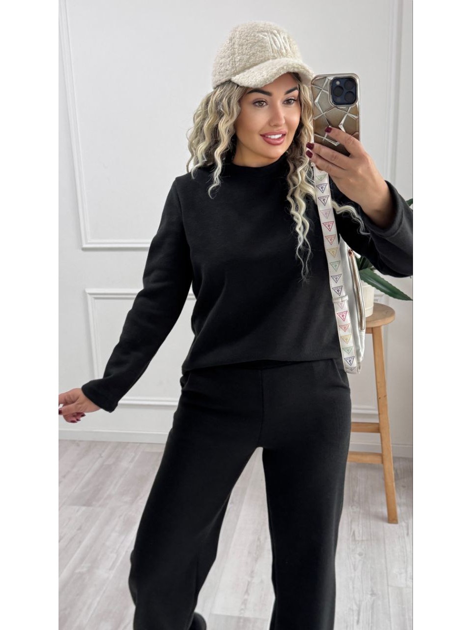 Теплий жiночий костюм чорного кольору 35459