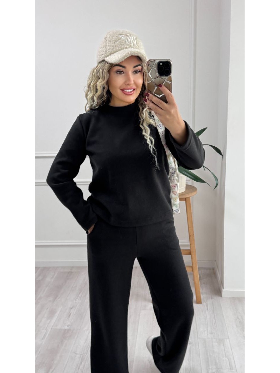 Теплий жiночий костюм чорного кольору 35459