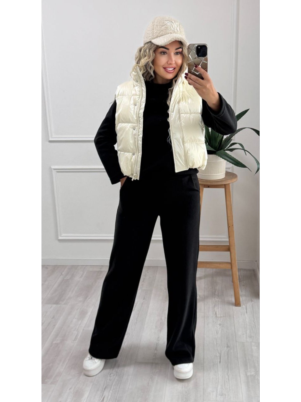 Теплий жiночий костюм чорного кольору 35459