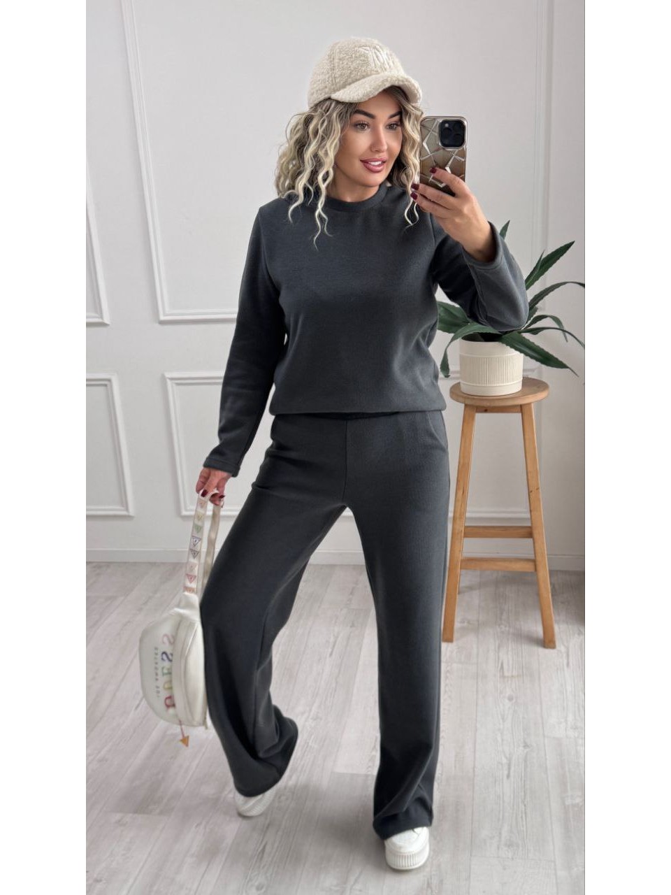 Теплий жiночий костюм графiтового кольору 35458