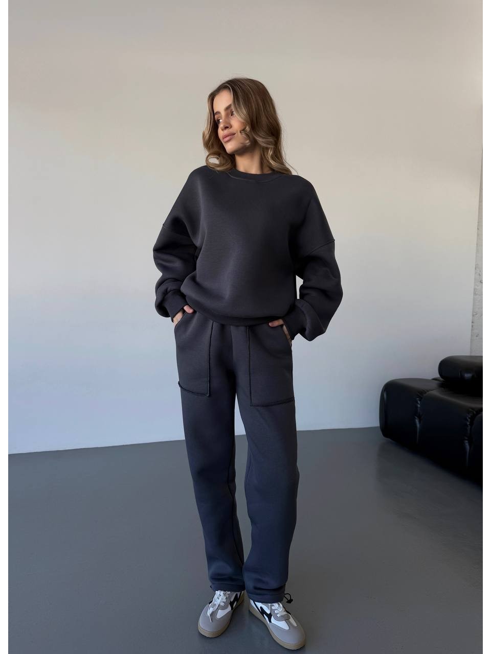 Теплий жiночий костюм графiтового кольору 35626
