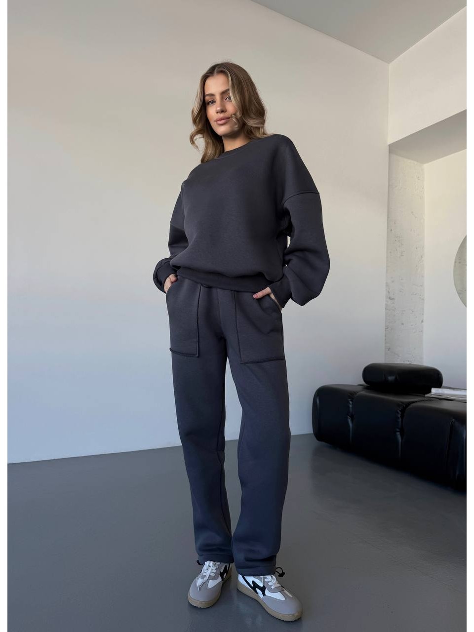 Теплий жiночий костюм графiтового кольору 35626