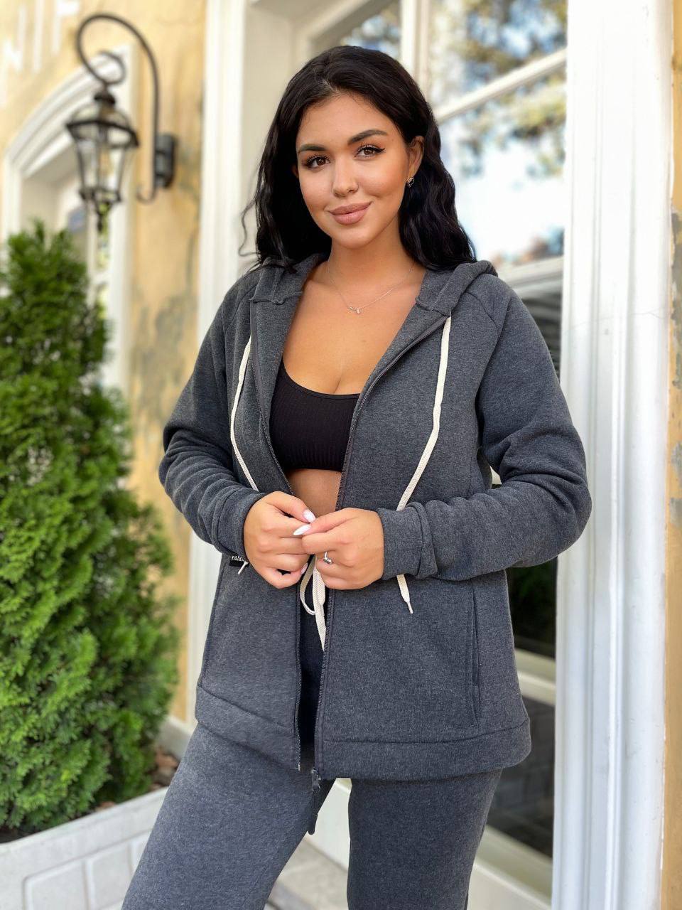 Теплий жіночий костюм iз змiйкою графiтового кольору 34200