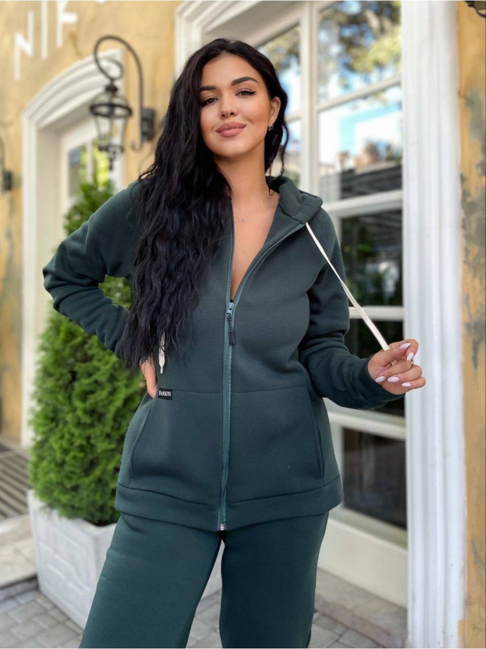 Теплий жіночий костюм iз змiйкою зеленого кольору 34202