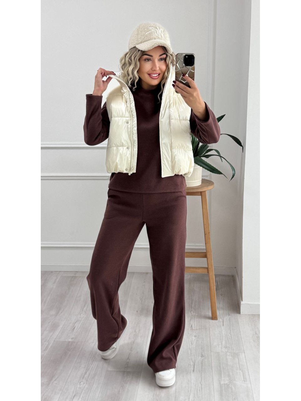 Теплий жiночий костюм кавового кольору 35462
