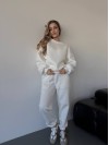 Теплий жiночий костюм молочного кольору 35627