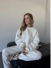Теплий жiночий костюм молочного кольору 35627