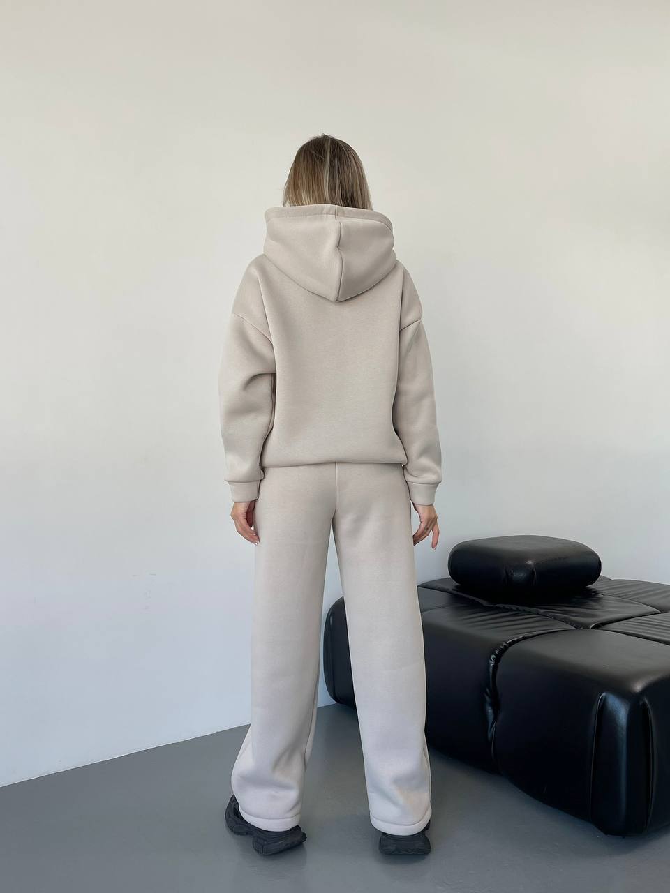 Теплий жiночий костюм з капюшоном бежевого кольору 35808