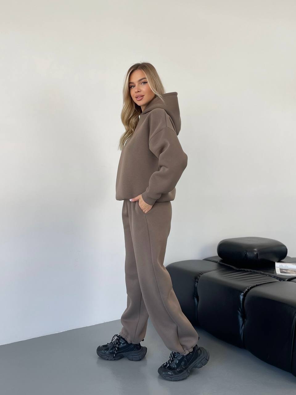 Теплий жiночий костюм з капюшоном кавового кольору 35812