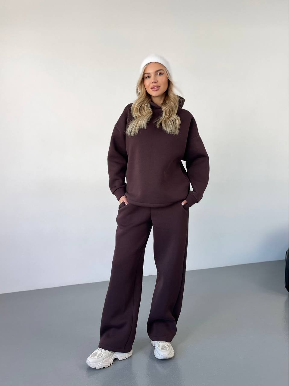Теплий жiночий костюм з капюшоном коричневого кольору 35809