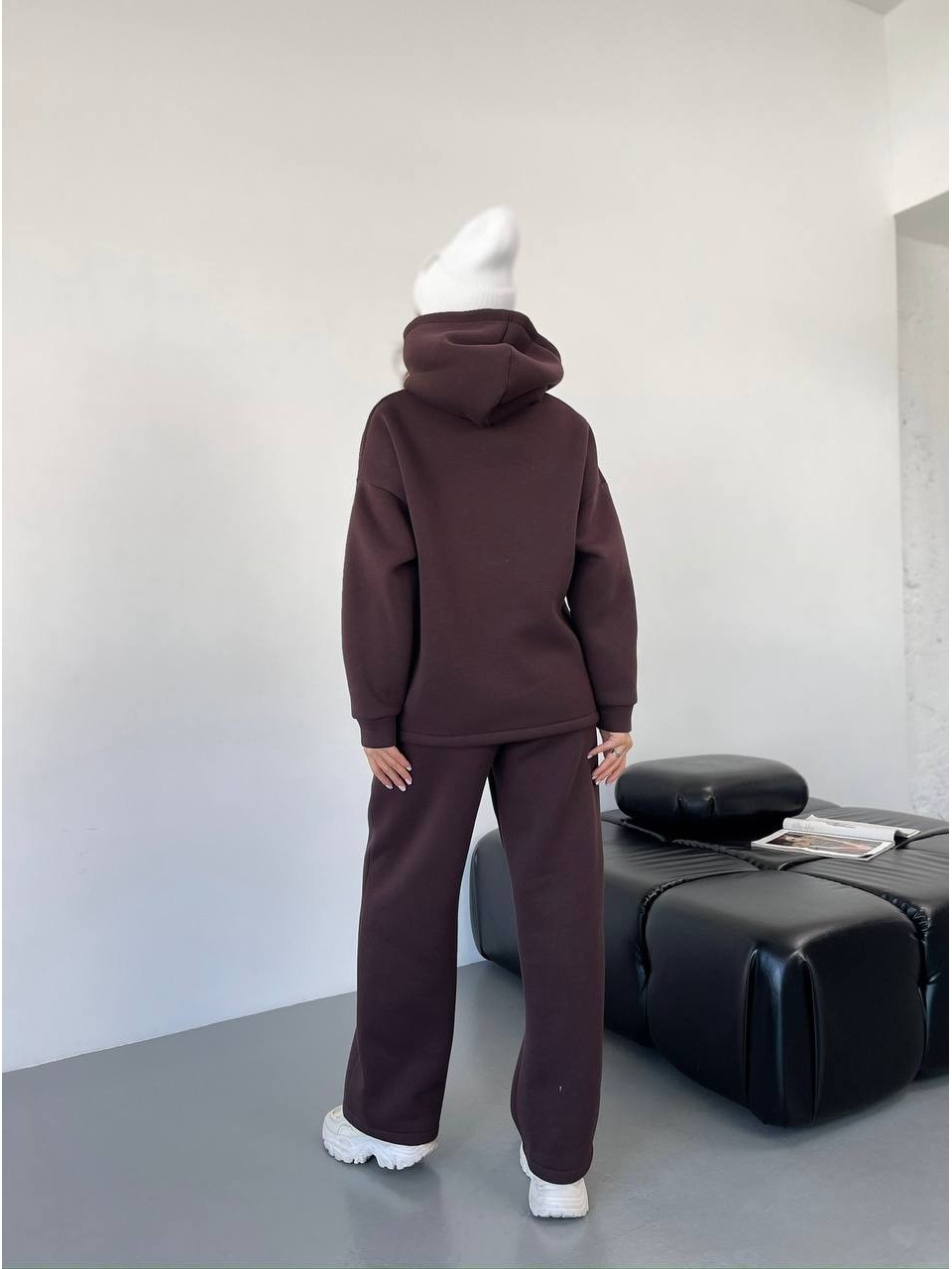 Теплий жiночий костюм з капюшоном коричневого кольору 35809
