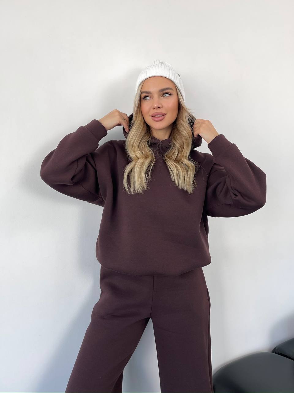 Теплий жiночий костюм з капюшоном коричневого кольору 35809