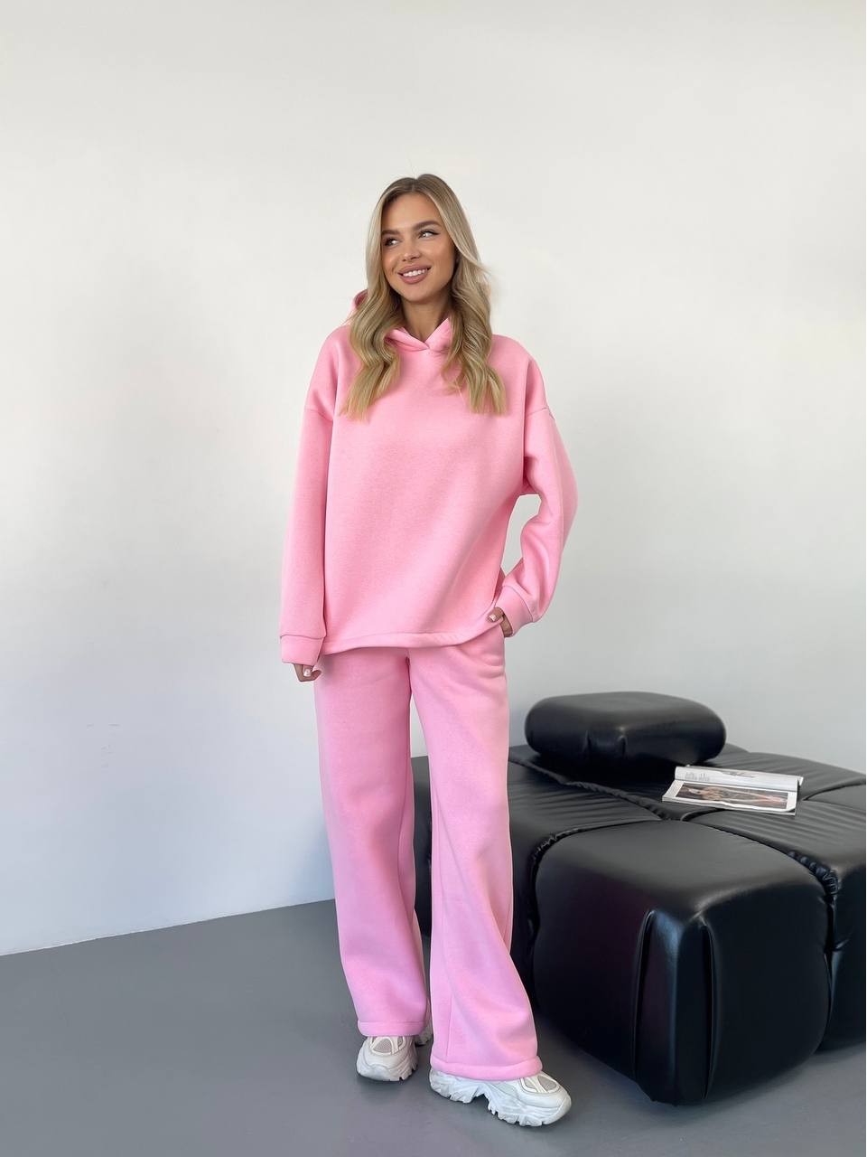 Теплий жiночий костюм з капюшоном рожевого кольору 35811
