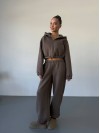 Теплий жiночий костюм з вкороченою кофтою кавового кольору 35521