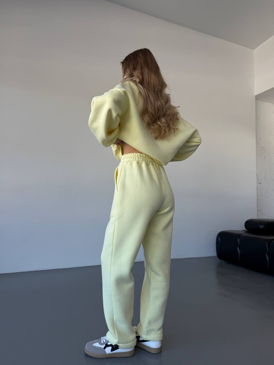 Теплий жiночий костюм жовтого кольору 35624