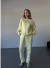 Теплий жiночий костюм жовтого кольору 35624