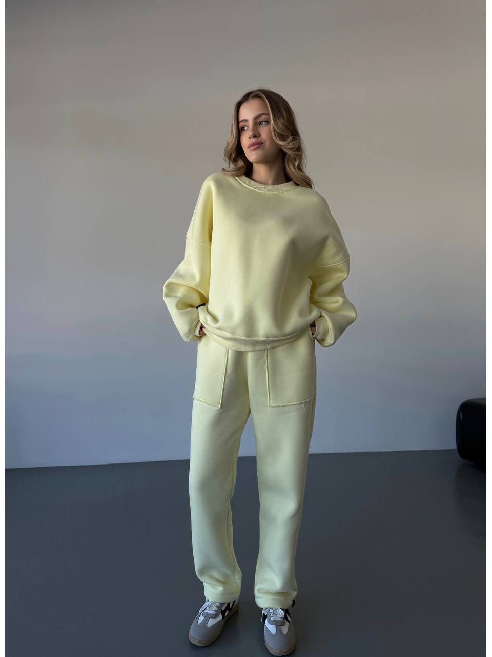 Теплий жiночий костюм жовтого кольору 35624