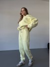 Теплий жiночий костюм жовтого кольору 35624