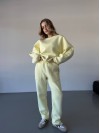 Теплий жiночий костюм жовтого кольору 35624