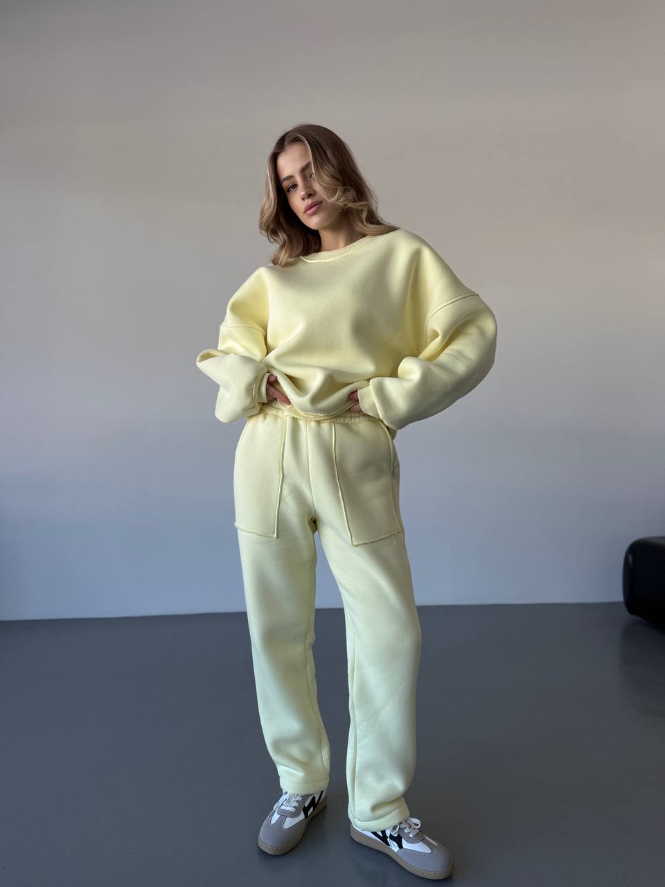 Теплий жiночий костюм жовтого кольору 35624