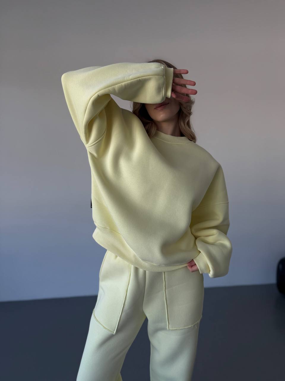 Теплий жiночий костюм жовтого кольору 35624