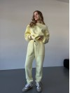Теплий жiночий костюм жовтого кольору 35624
