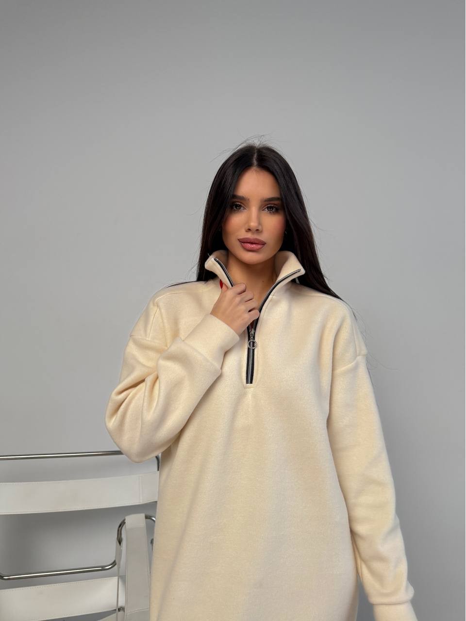 Теплое платье на флисе молочного цвета 30402