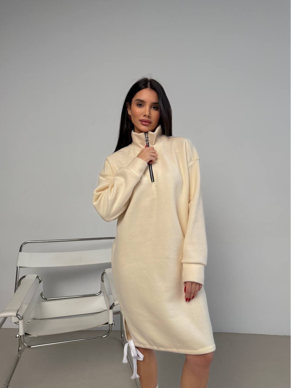 Теплое платье на флисе молочного цвета 30402