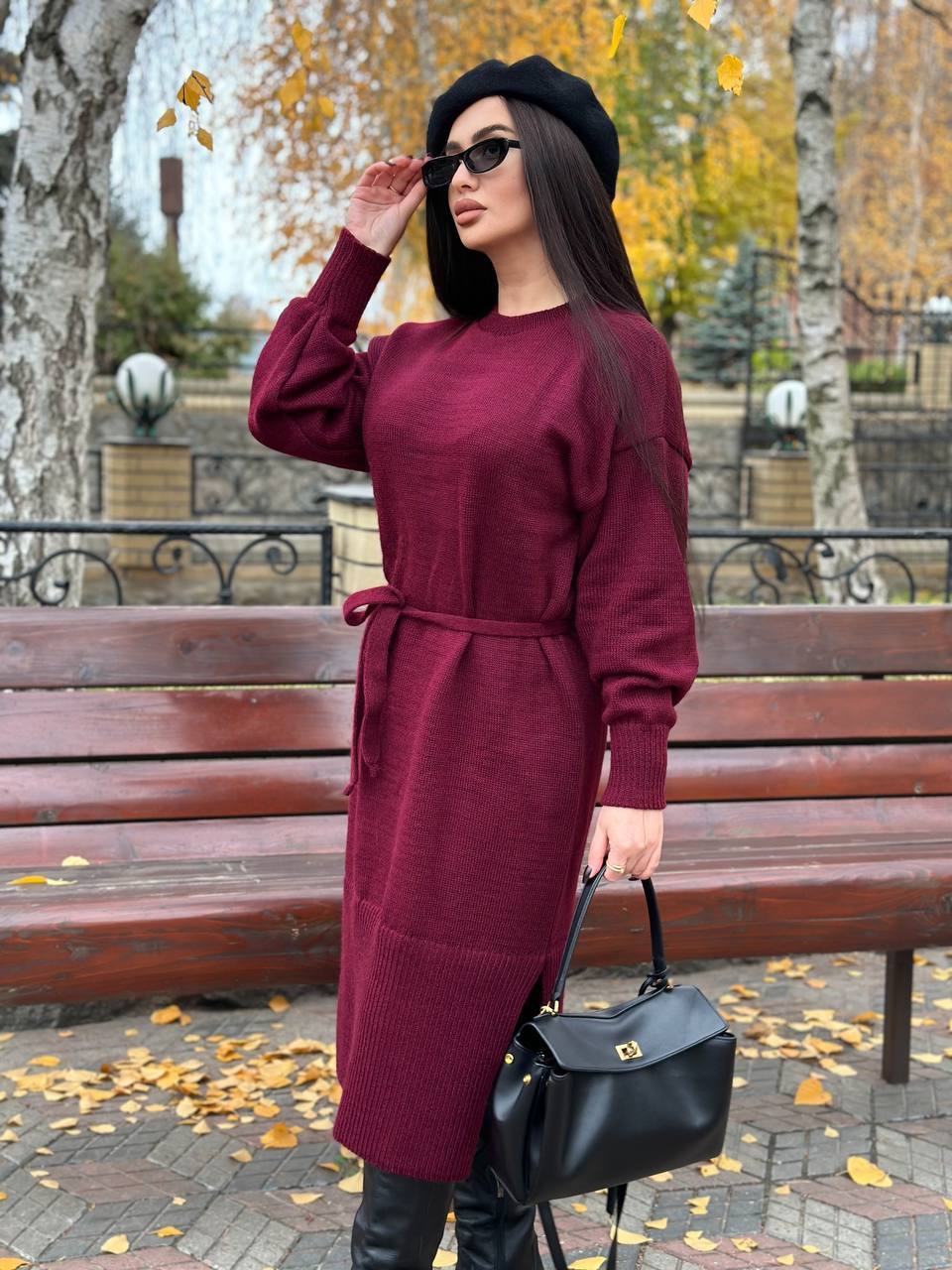 Тепла сукня з поясом бордового кольору 30082