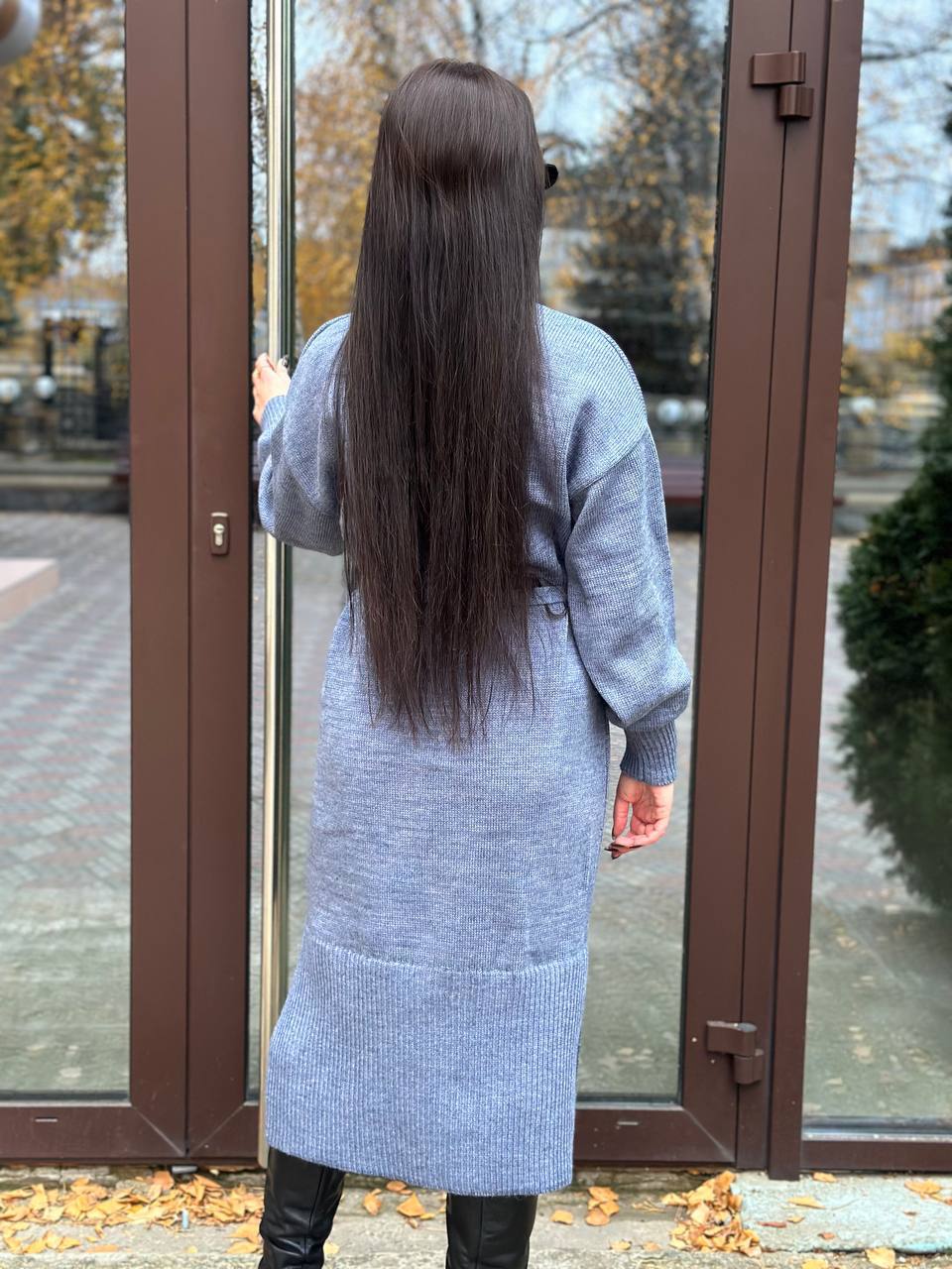 Тепла сукня з поясом сiрого кольору 30084