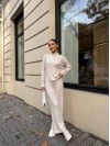Теплий прогулянковий костюм бежевого кольору 29607