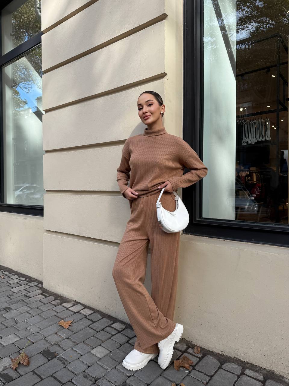 Теплий прогулянковий костюм коричневого кольору 29606