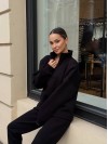 Теплий жіночий костюм чорного кольору 29612