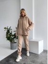 Теплый женский костюм с капюшоном бежевого цвета 29399