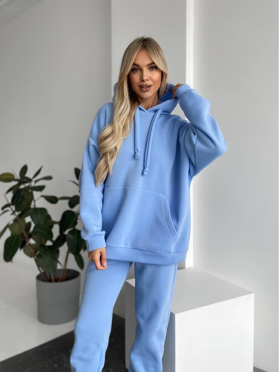 Теплий жіночий костюм з капюшоном блакитного кольору 29406