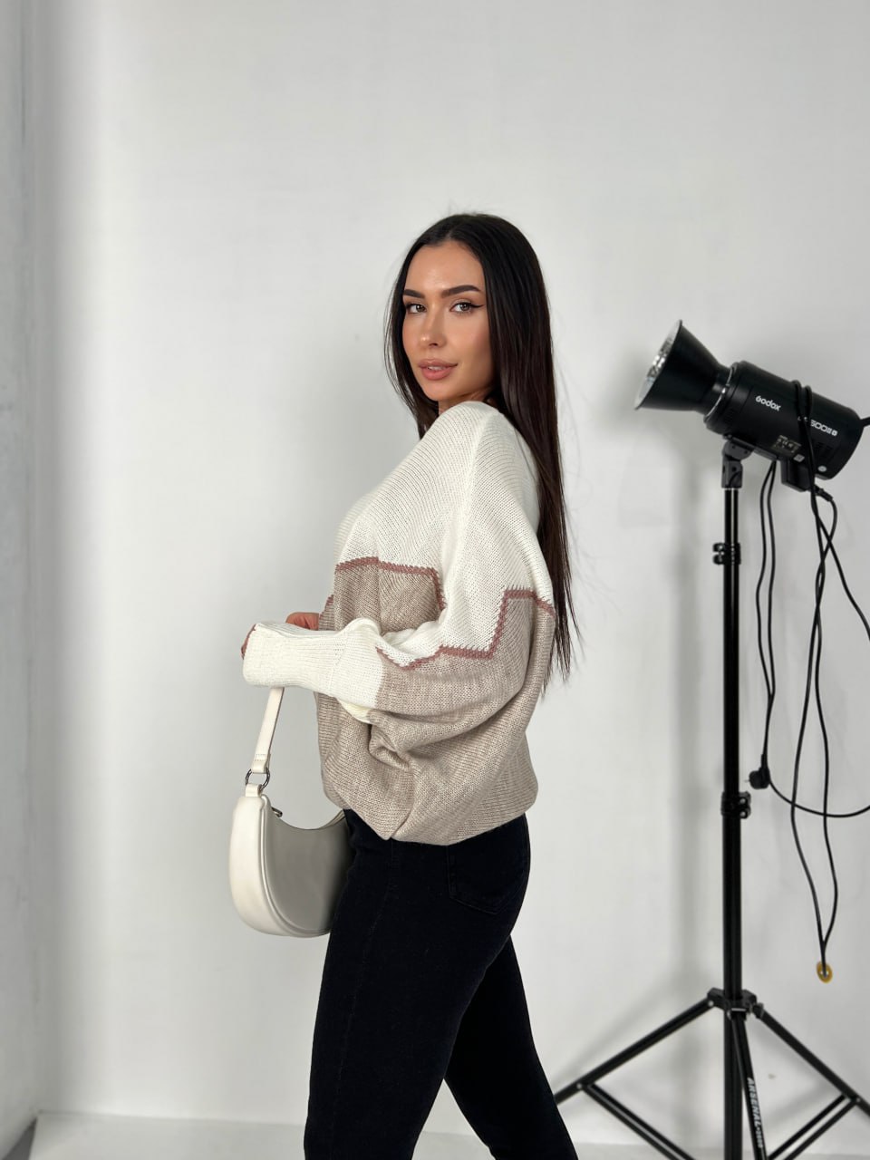 Тонкий жіночий светр молочного кольору 31606