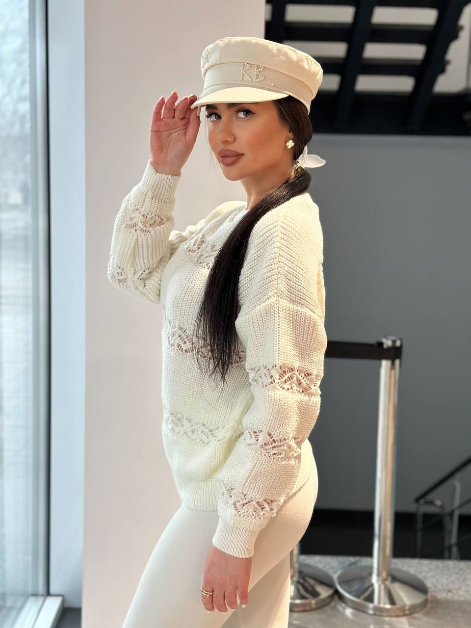 Тонкий женский свитер молочного цвета 31737