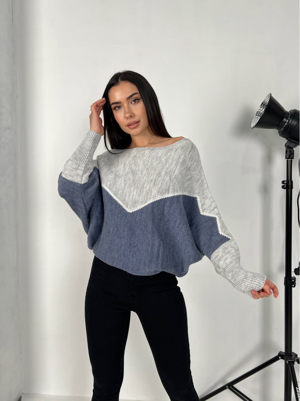 Тонкий жіночий светр сiрого кольору 31607